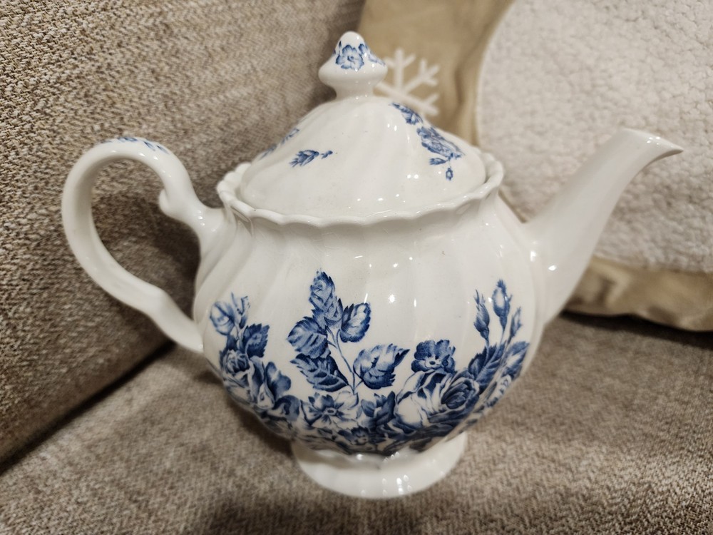 Johnson Brothers Devon Sprays Tea Pot