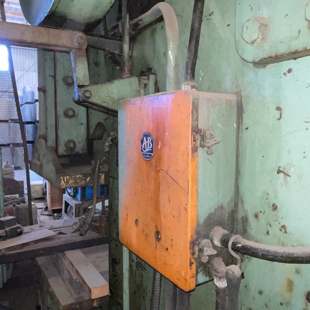 Chicago Punch Press 8ft X 2ft Bed￼90 Ton