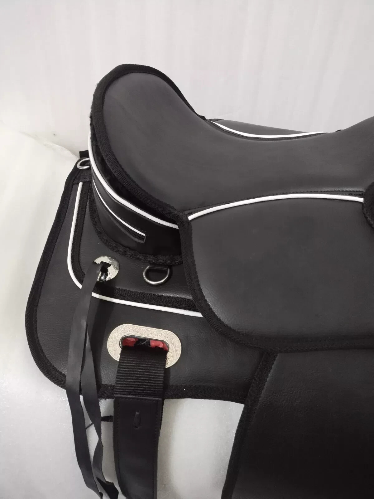 All Purpose-Treeless western Synthetic Saddle For Horses (Sizes: 14"-18")