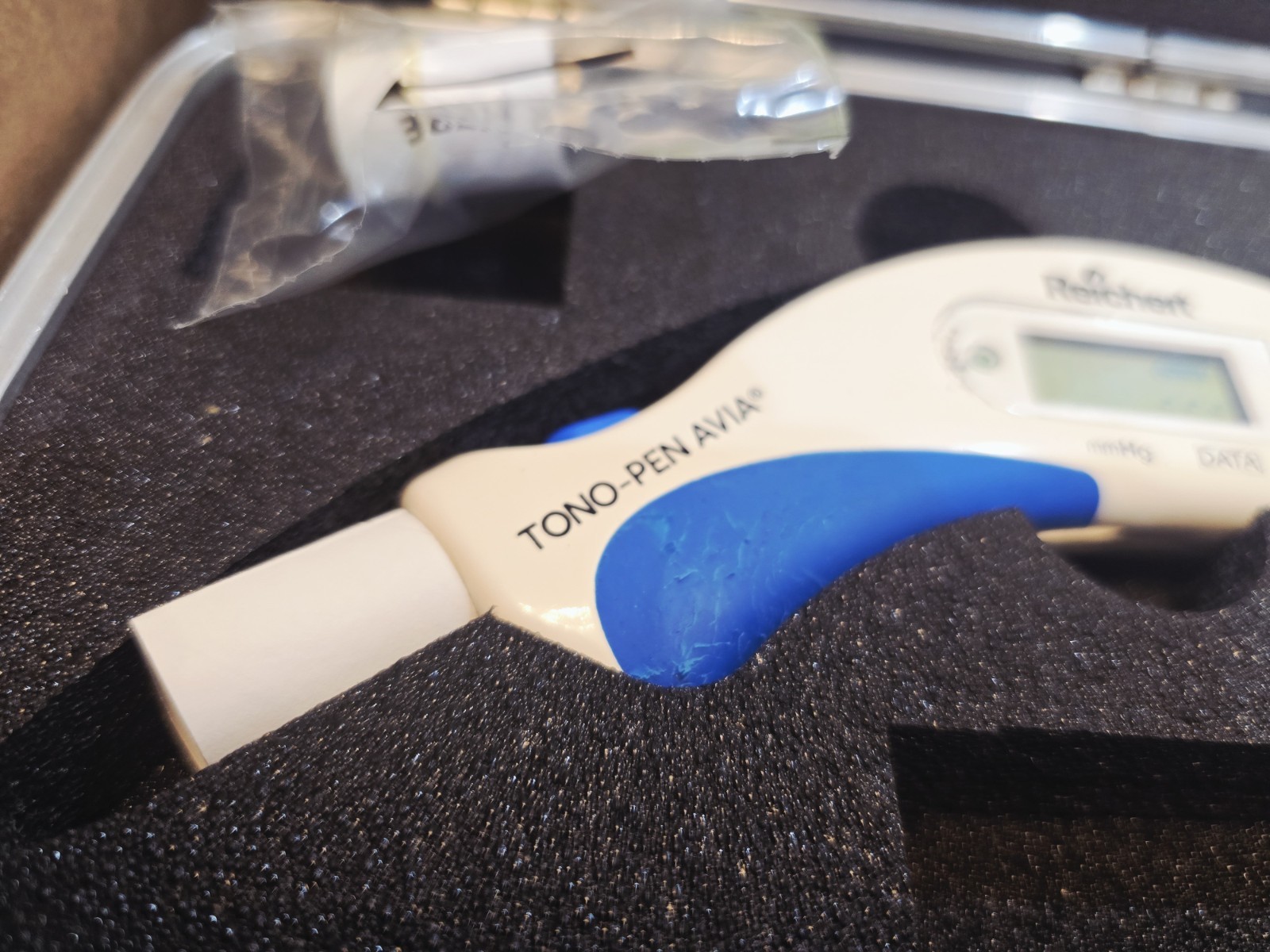 Reichert Avia Quick-Tap Tono-Pen/ Tonometer with Case, TIPS AND WARRANTY