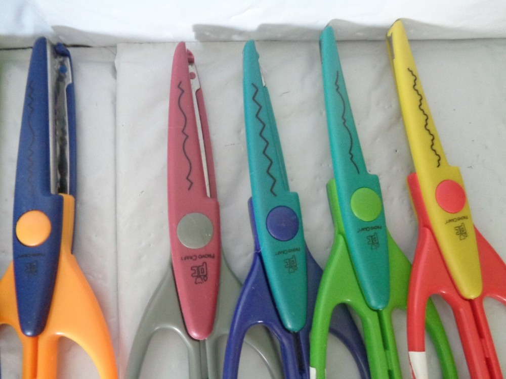 (13) Provo Craft - Decorative Edge - Scrapbook Scissors