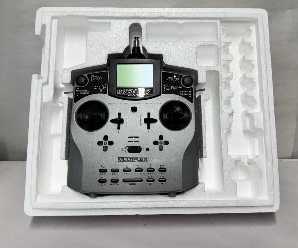 MULTIPLEX ROYAL EVO HFM4-72 DIGITAL RC SYSTEM W/ Box & Manual 2011
