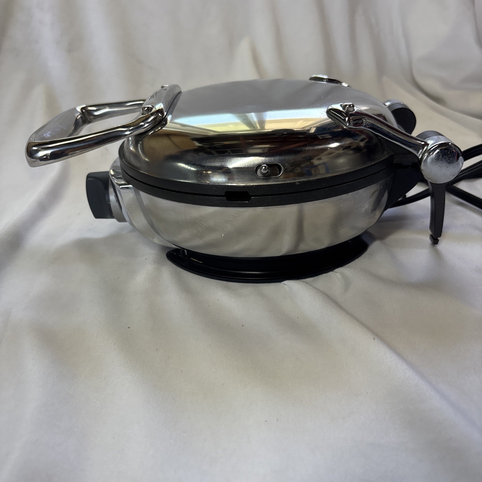 All-Clad Stainless Steel Classic Round Waffle Maker Type 6071