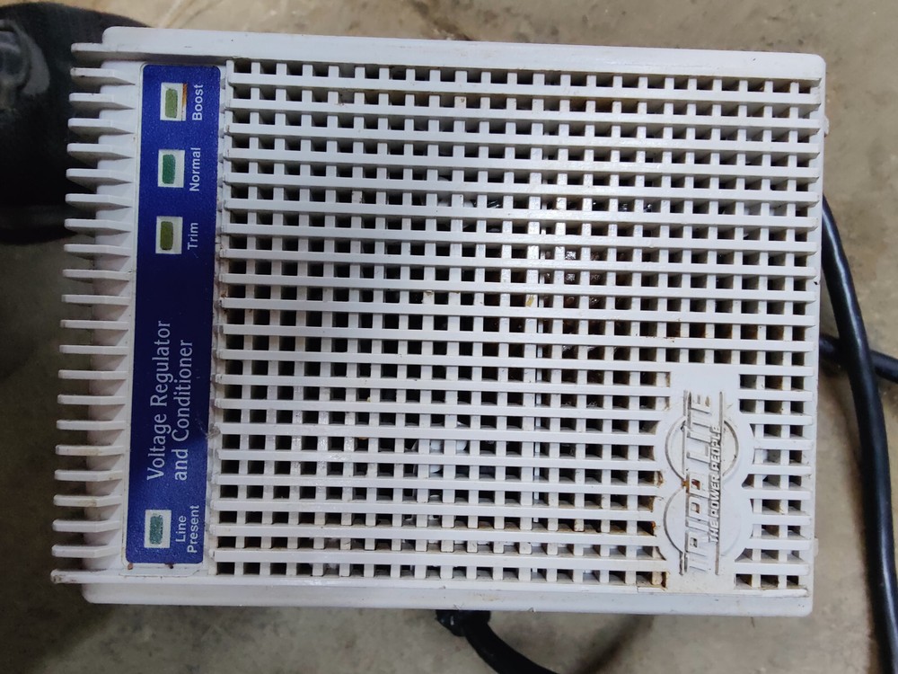 TRIPP LITE LS604 Voltage Regulator and Conditioner