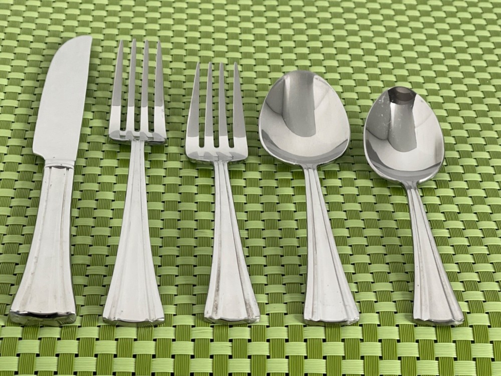 Reed & Barton BROOKSHIRE Stainless Glossy Smart Choice Flatware E19G