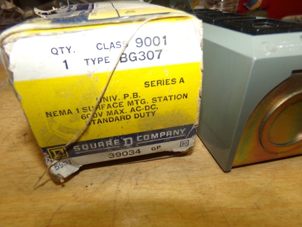 Square BG307 Universal Pushbutton 600V *Free Shipping*