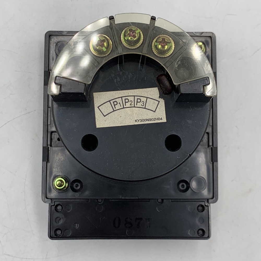 Mitsubishi YR-8UNAV Voltmeter Used