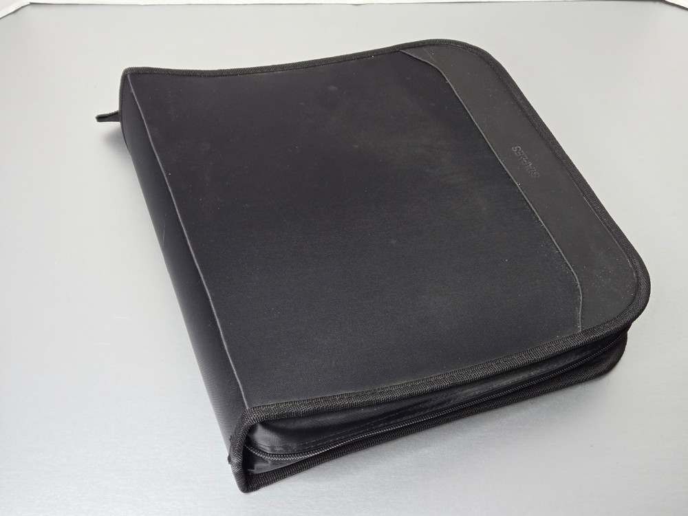 Staples 216 Disc Capacity CD DVD Blue Ray Soft Case Storage Binder