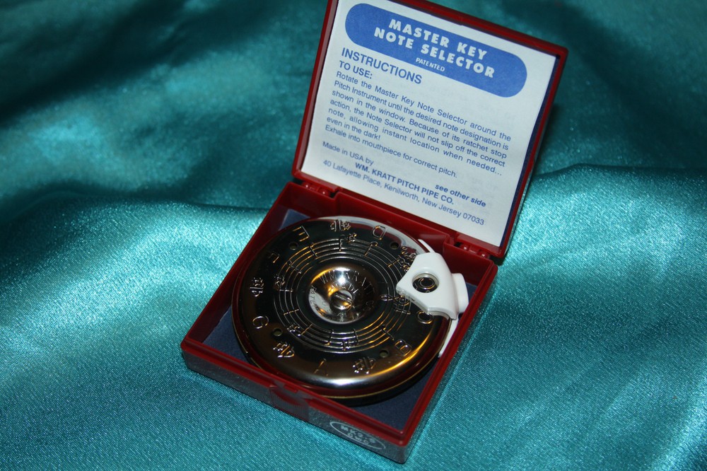 Kratt Chromatic Pitch Pipe with Note Selector and Carrying Case, C-C, MK2-S