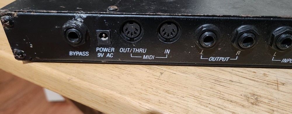 Alesis Midiverb 3 Multi-Effects Processor Midi-Verb III FX Reverb Delay Rack Uni