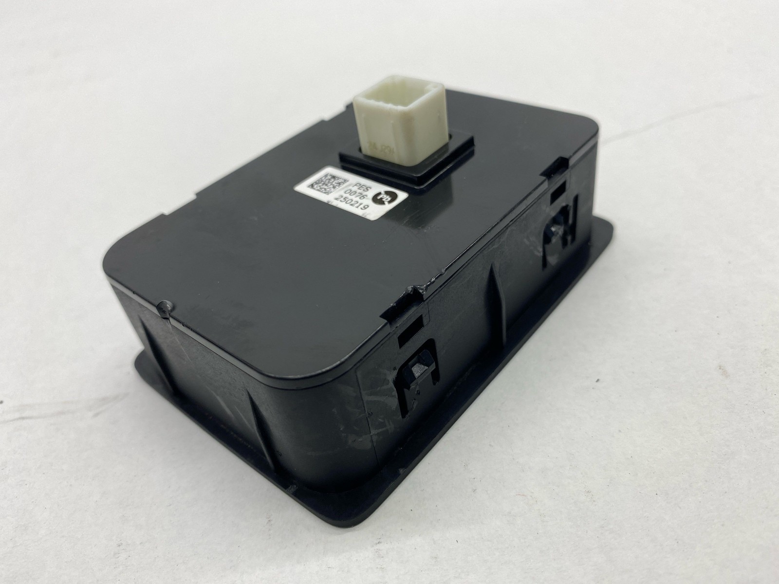 2025 HYUNDAI PALISADE OEM REAR 2ND & 3RD ROW SEAT POWER FOLD SWITCH