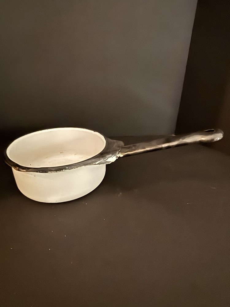 Vintage blk/white Enamelware Sauce Pan A-67