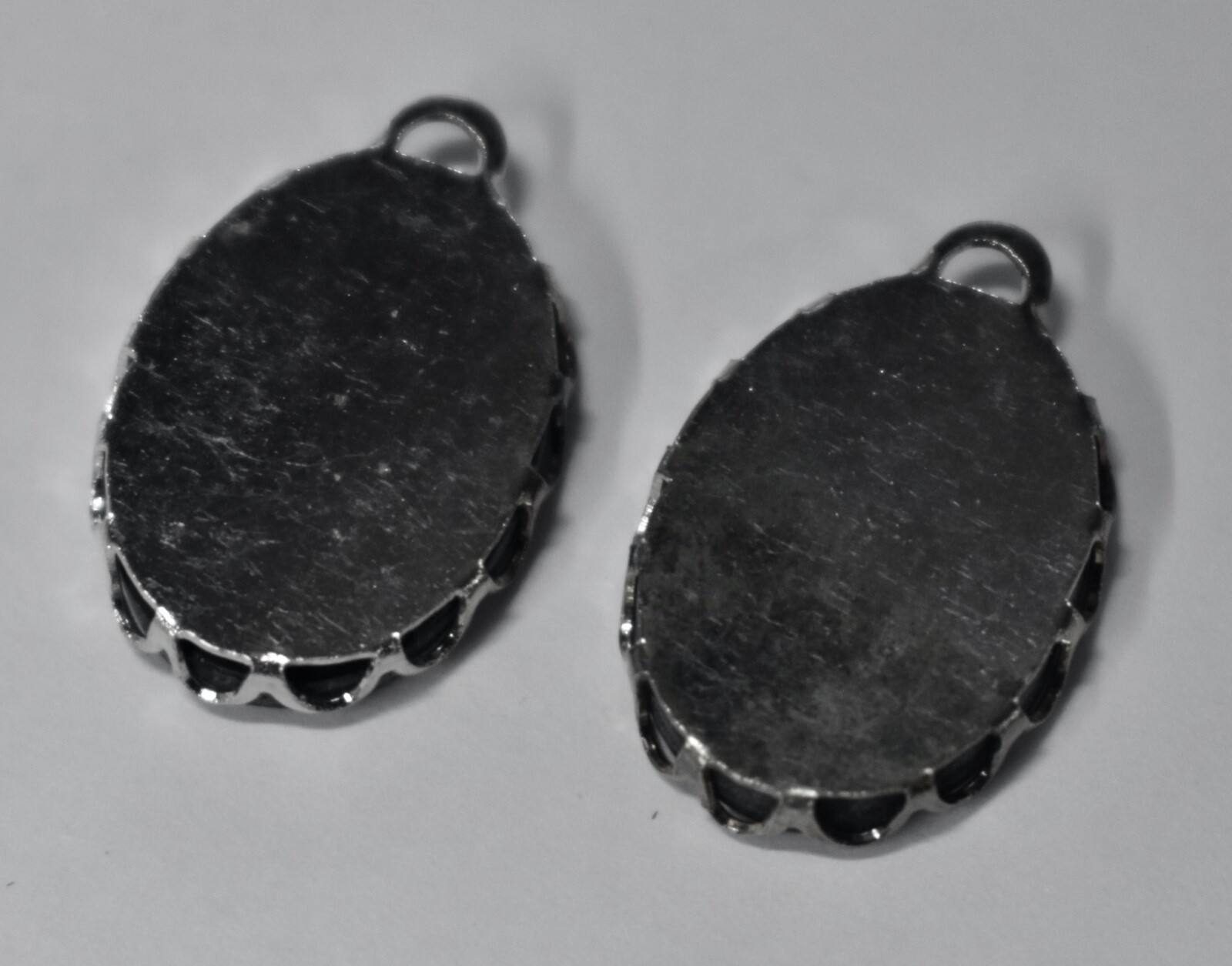 VINTAGE BUTTERFLY GLASS OVAL BUTTERFLY PENDANTS SHELL INLAY • 18x13mm