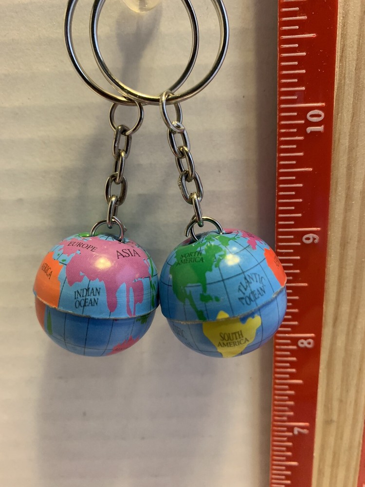 (2) Keychain WORLD GLOBE MAP Key Ring, Multicolored