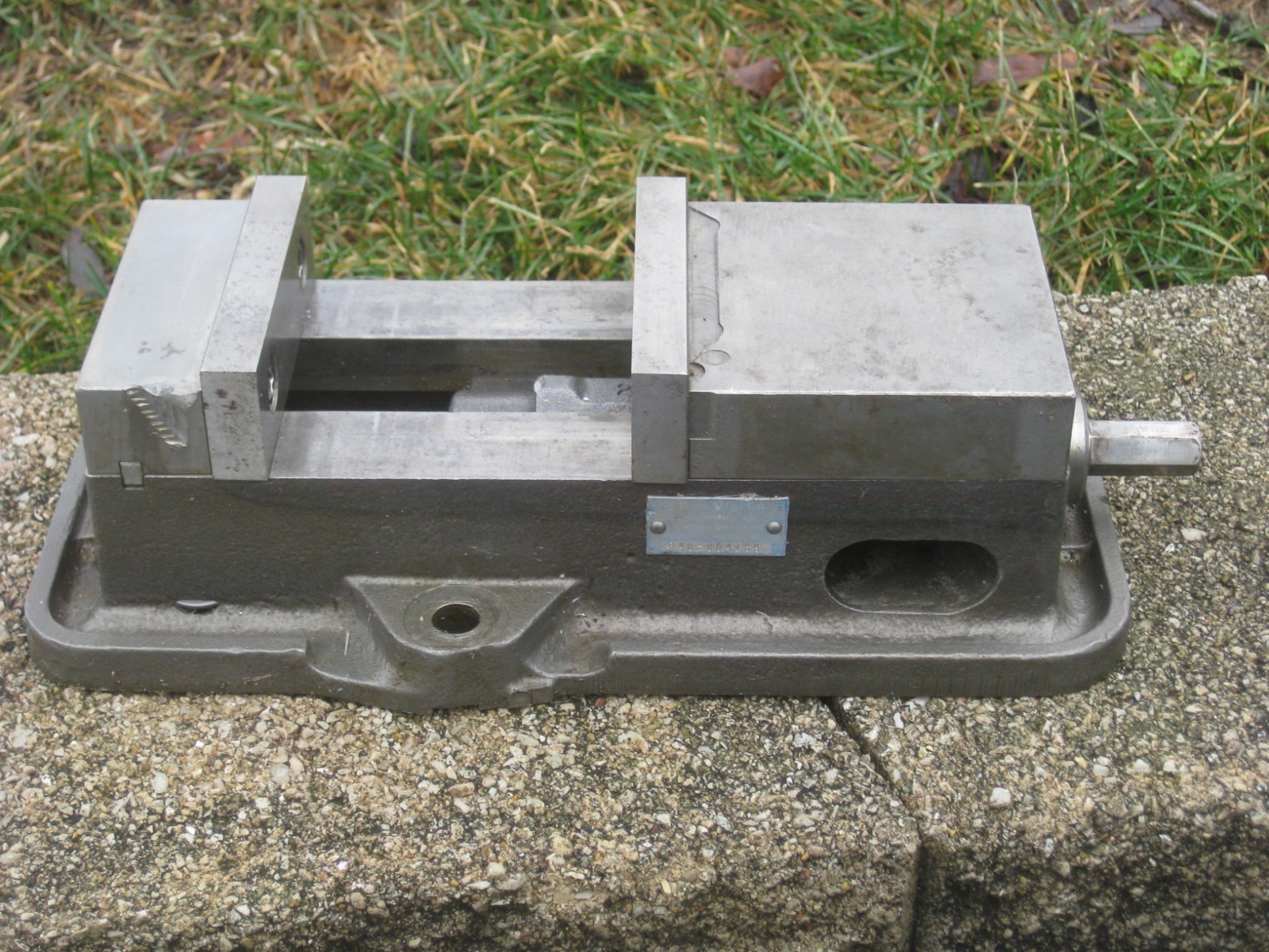 KURT ANGLOCK 4" MILLING MACHINE VISE - #D40