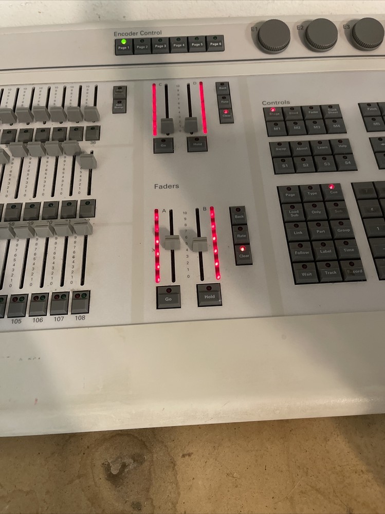 ETC ELECTRONIC THEATRE LIGHT CONTROL INSIGHT 3 CONSOLE STAGE LIGHTING CONTROLLER