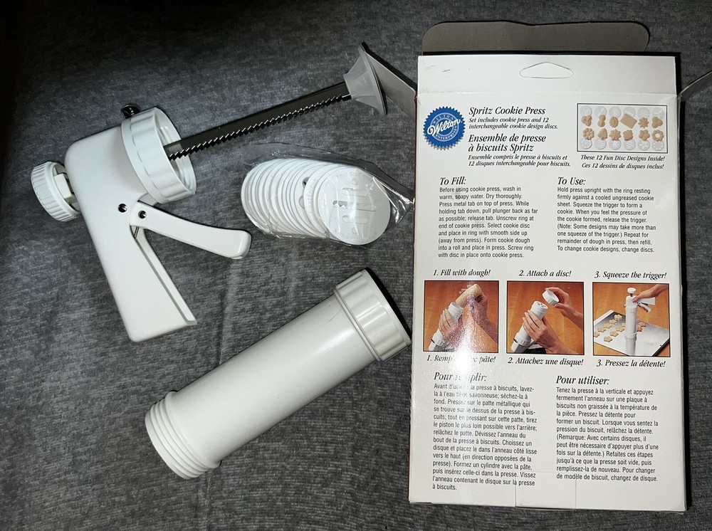 Wilton Spritz cookie press With 12 Discs. Never Used