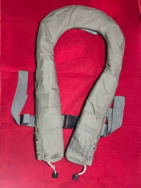 USAF US NAVY PILOT LPU-9/P.  Life preserver unit.