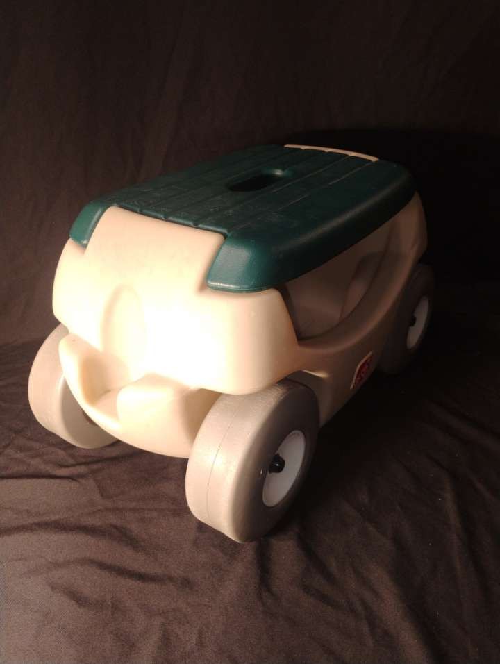 Step 2 Multi Purpose Rolling Garden Hopper Utility Seat Storage Cart Organizer