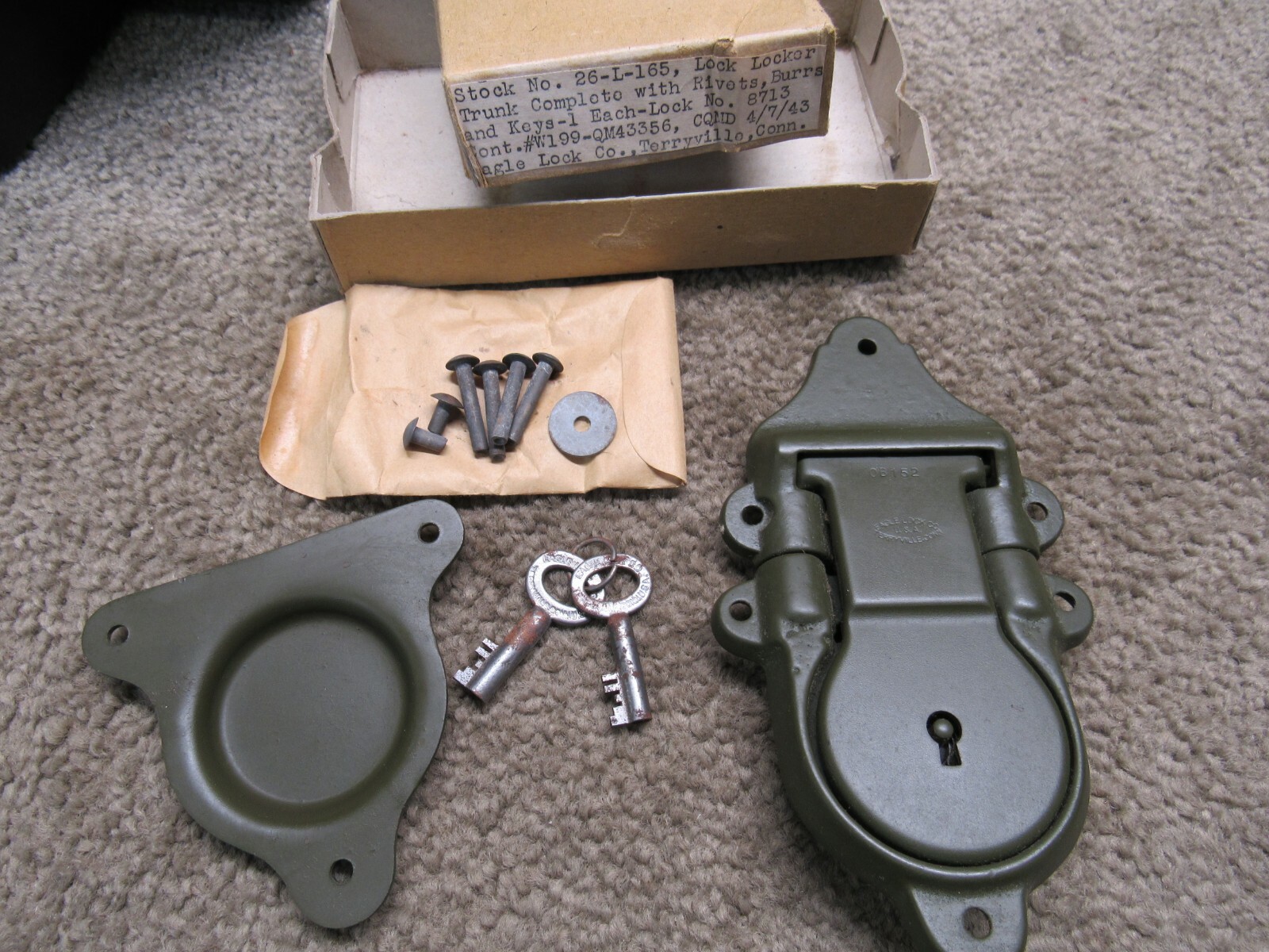 WW2 US Military Trunk Footlocker Lock  W/ All Hardware 1943 Eagle Lock Co Conn