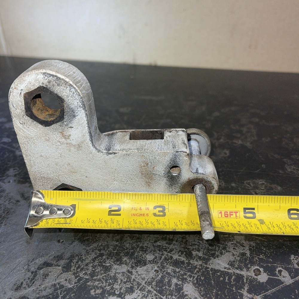 2 1/2HP Waterloo Contract Engine Push Rod Guide Holder Block Hit Miss Engine