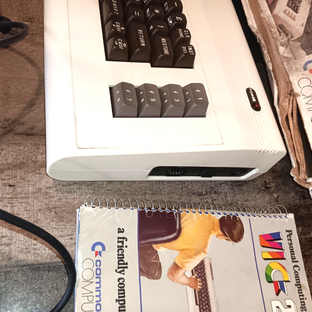 Vintage Commodore VIC-20 Computer w/Original Box Manual Power Working Read