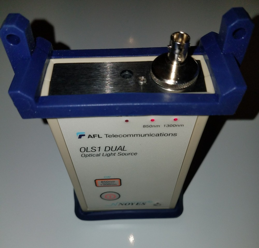 Noyes OLS1 LS1D UCI Optical Laser Light Source 850 1300