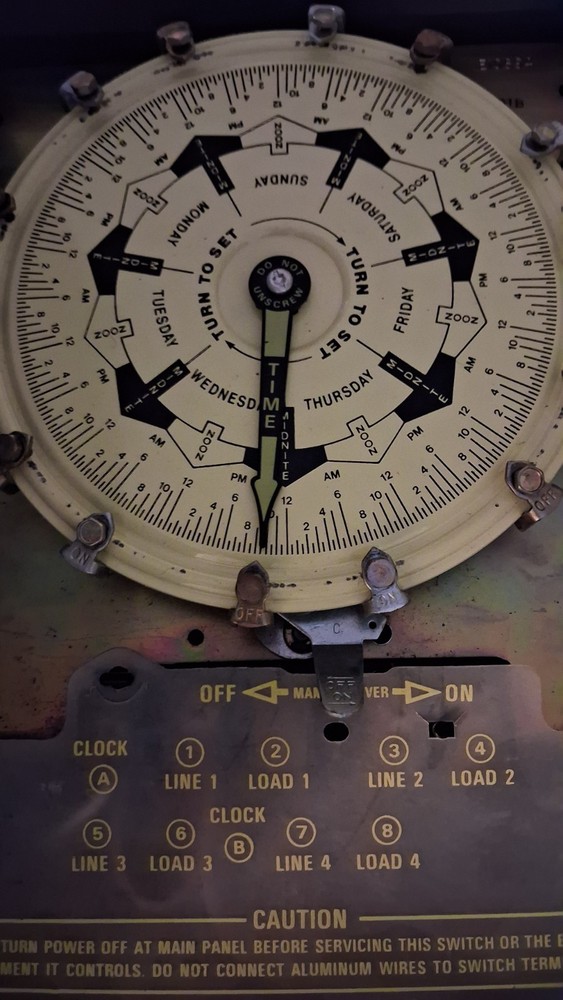 Intermatic T7401B 7-Day Mechanical Time Switch 4-Pole Enclosure