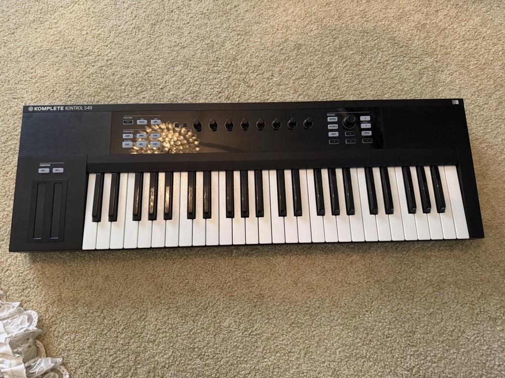 Native Instruments Komplete Kontrol S49 Mk1 Controller Keyboard