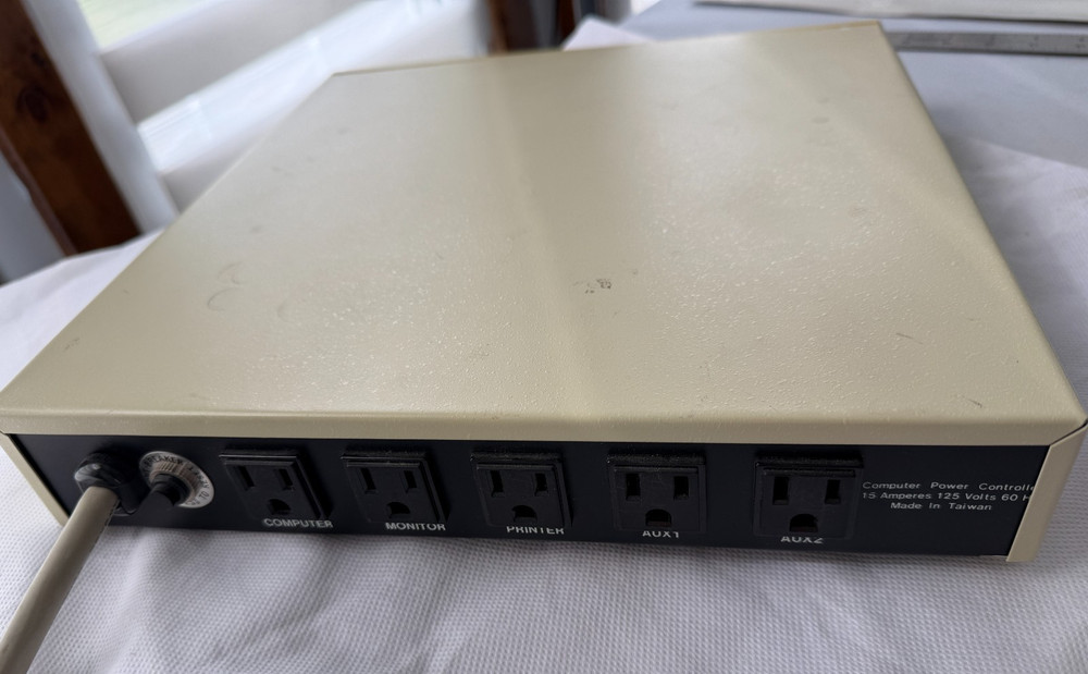Vintage PC Concepts 5 Outlet Computer Power Supervisor Controller MT-767