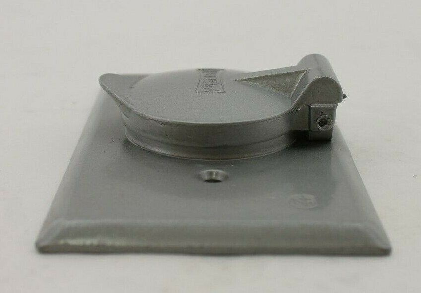 Leviton 4925-2 Single Receptacle Plate