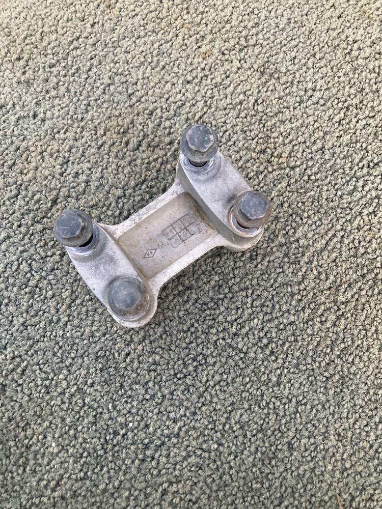 2000 YAMAHA  BEAR TRACKER 250 2X4 HANDLEBAR RISER CLAMP BRACKET 99-04