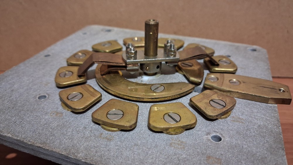 HUGE SWITCH - - RF AMPLIFIER ANTENNA TUNER