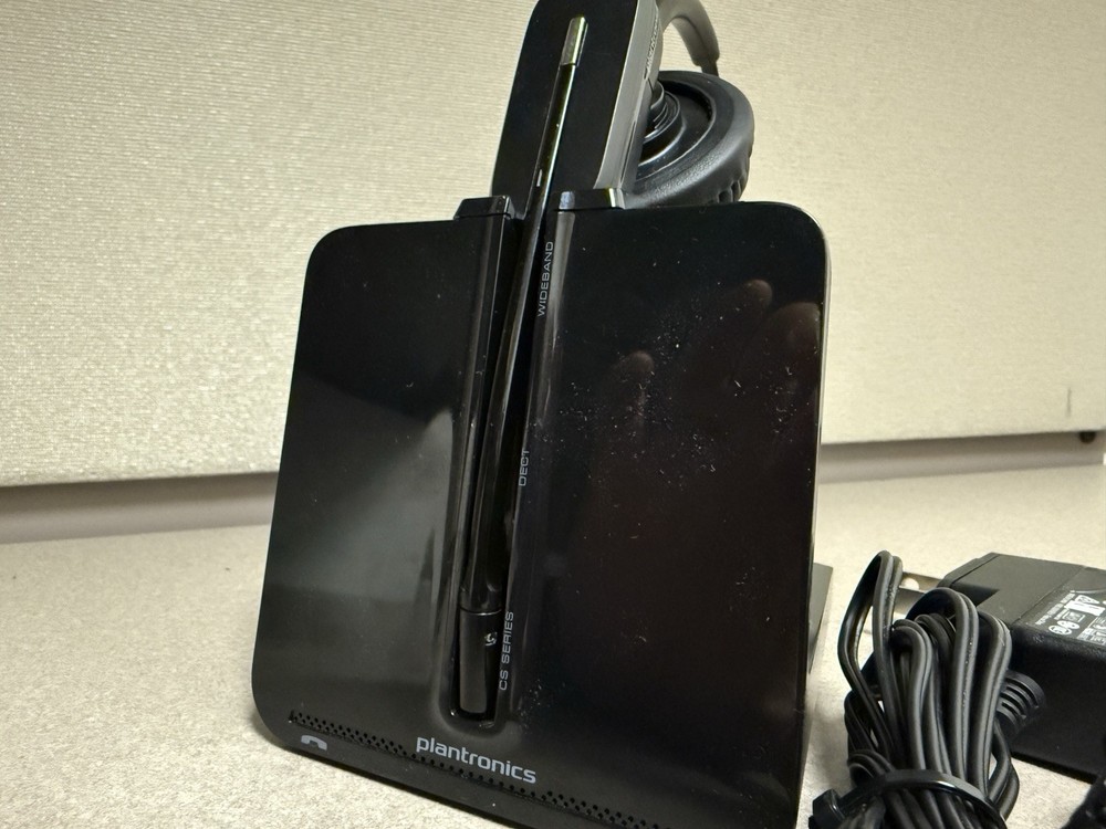 Plantronics C054A Wireless Headset System (power included)