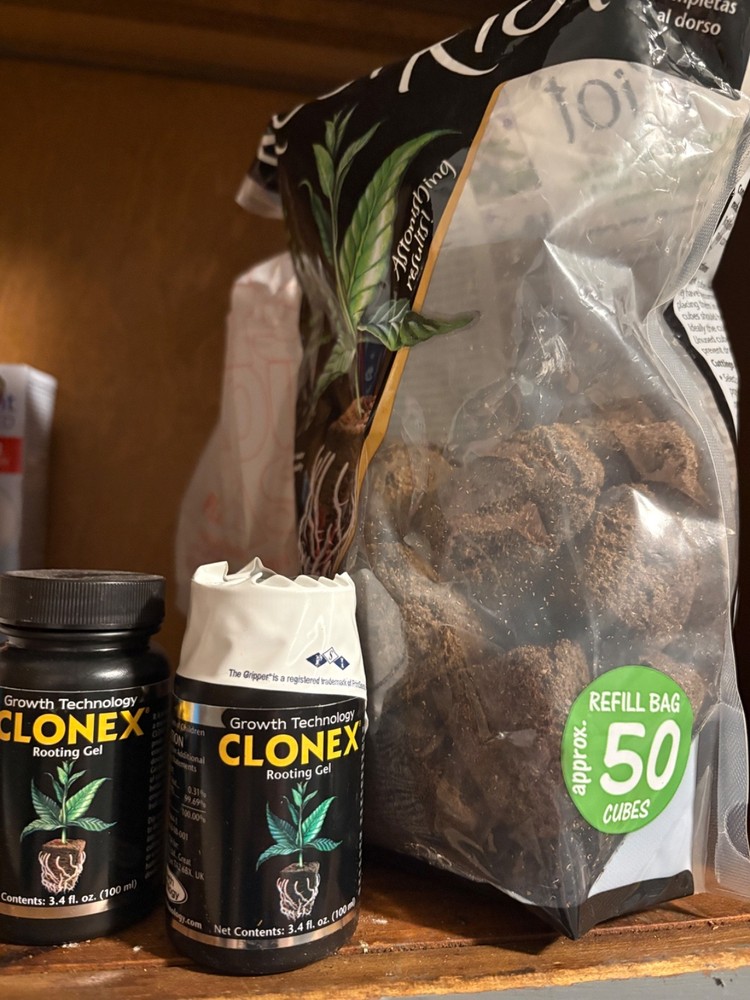 Clonex Rooting Gel 100ml + Root Riot Plugs 20Pack + extra rooting get opened