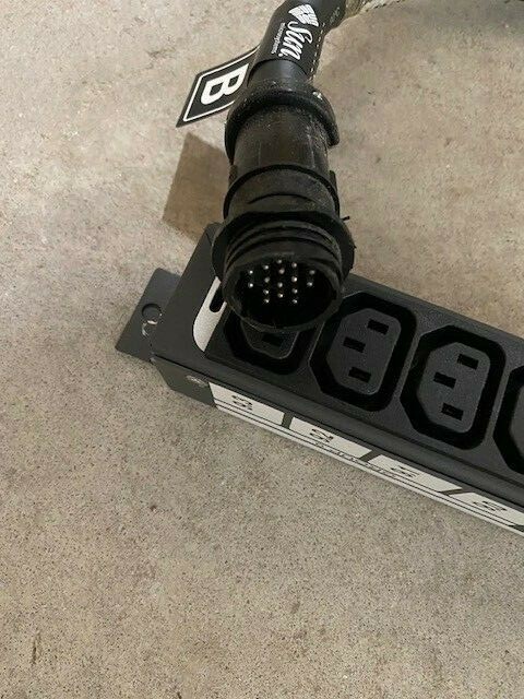 Sun Microsystems SQE24240V16A Outlet Power Distribution Strip