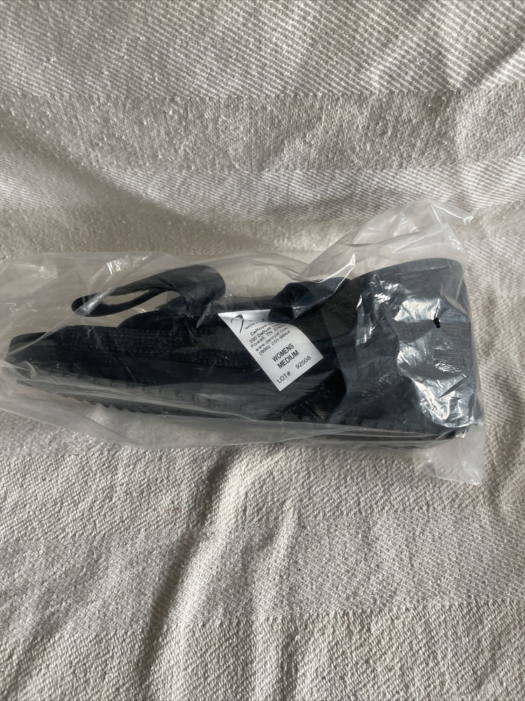 DeRoyal...Medium...Post Op Hook & Loop closure Shoe...Female Ref A152406 Black