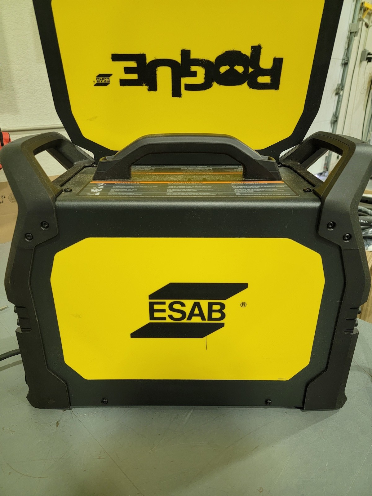 Damaged ESAB Rogue EMP PRO 210 Multi Process Welder (0700301085)