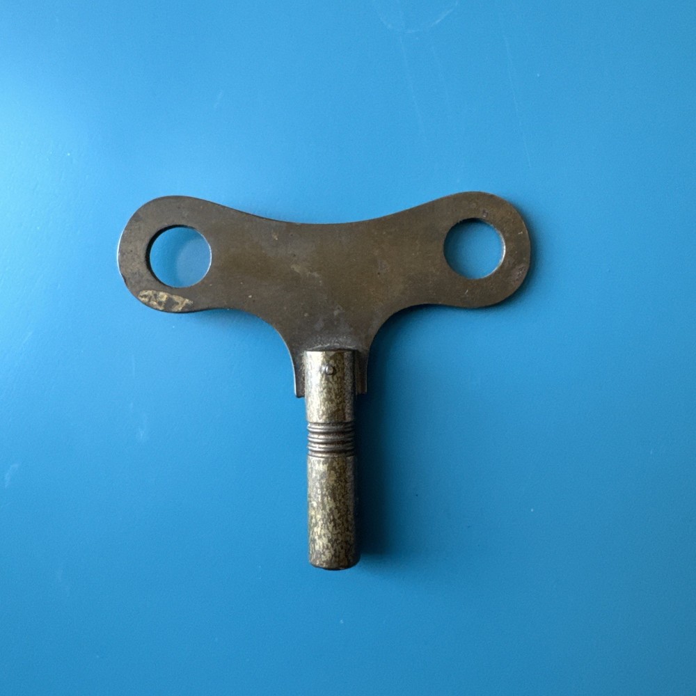 3 Vintage Assorted Clock Keys Free Shipping