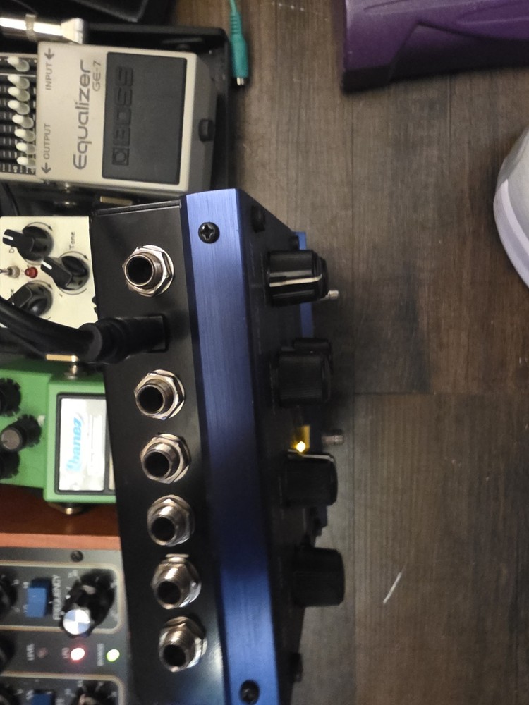 Akai Professional E2 Head Rush Delay/Tape Echo and Looper Effects Pedal Tested!