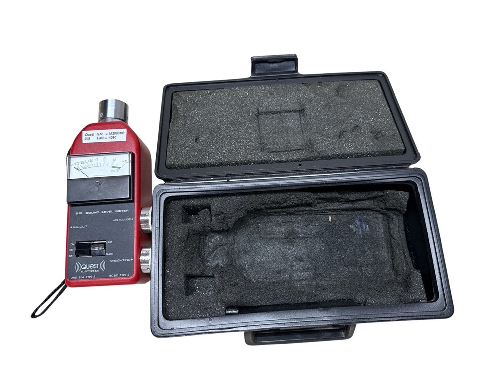 Quest Electronics Sound Level Meter Model 215 with Case foam Inside deterioratin