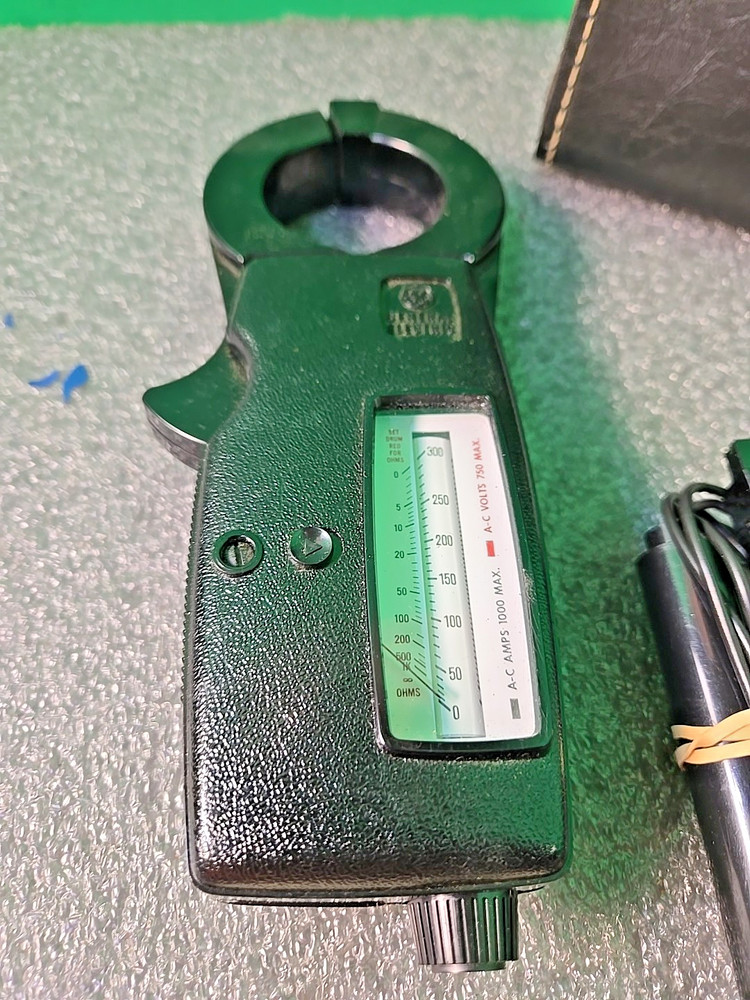 Vintage QUALITY | GE Voltmeter AC Volt Amp Ohm Hook-On Meter Snapper 942D