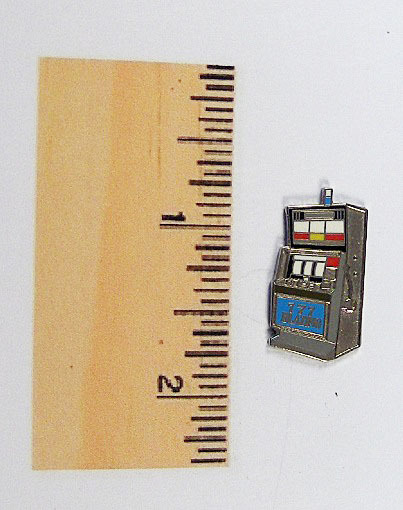 SLOT MACHINE PIN - NICE!