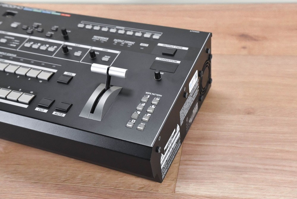 Roland V-800HD Multi-Format Video Switcher CG00Y8L