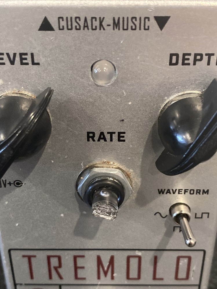 CUSACK -MUSIC TREMOLO AMPLITUDE MODULATION EMULATOR