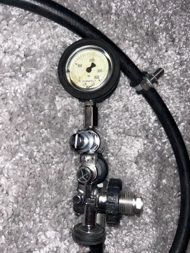 Interspiro spiromatic mask with breathing valve