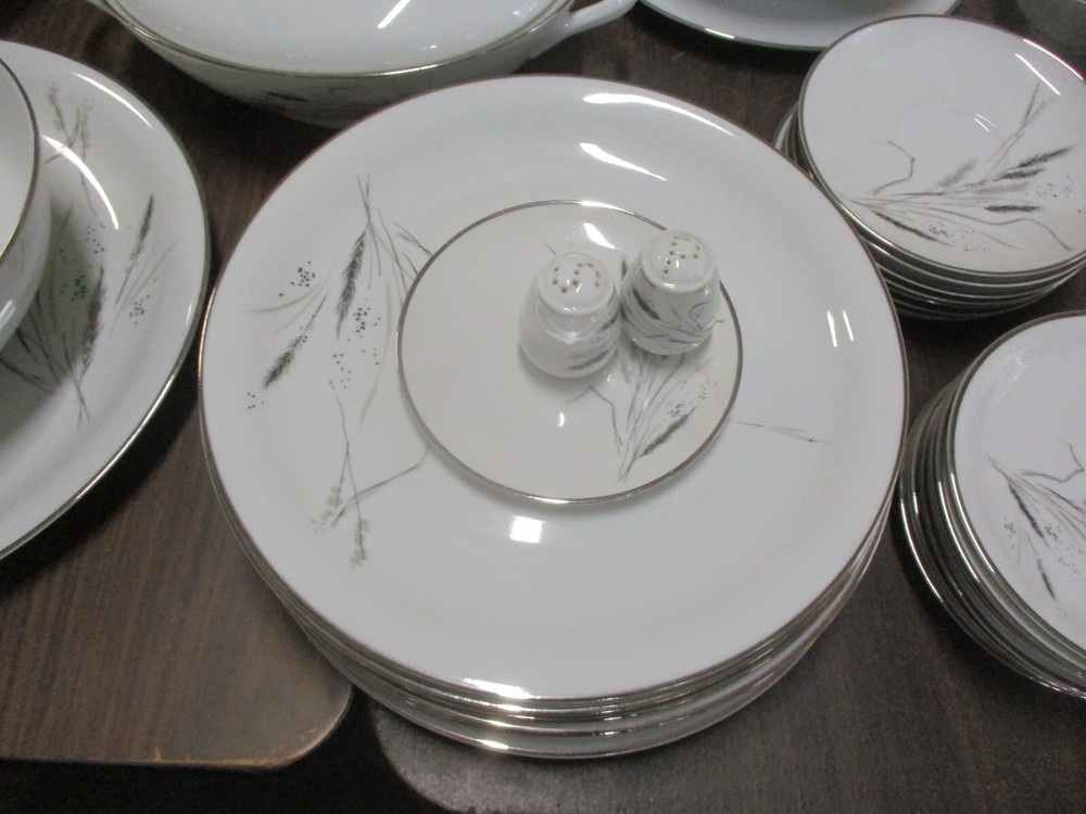 Ceres (Coupe) by EASTERLING 74 Piece Set Service for 8