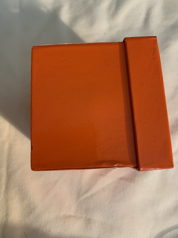 Escada Potable Orange speakers