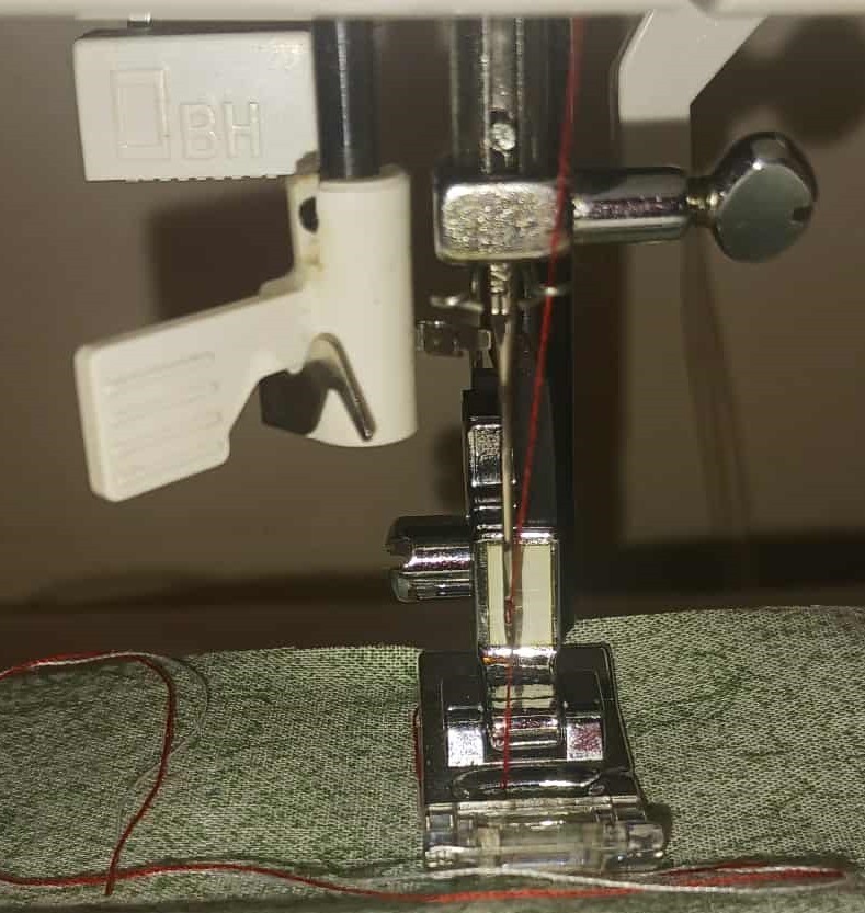 Singer Sewing Machine / Model 2639