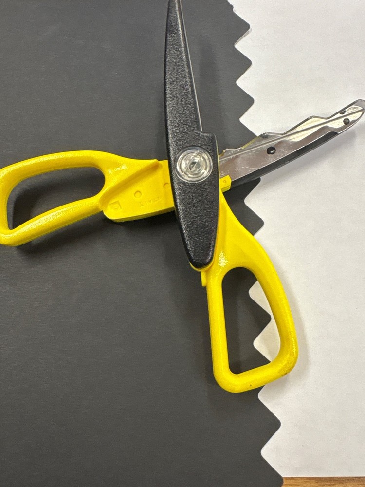 Maxi cuts Scissors Scrapbooking Zig Zag Design